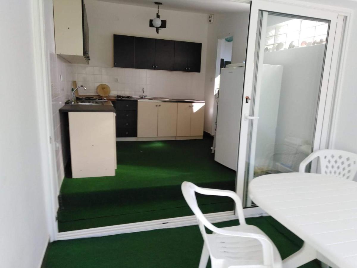 Apartments Free Parking Big Garden Peroj Extérieur photo