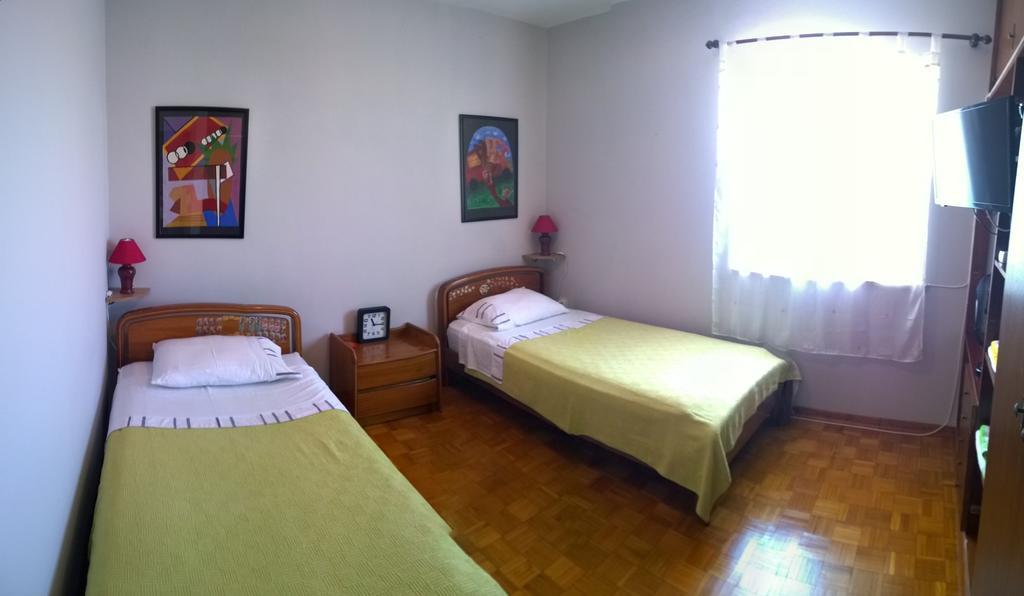 Apartments Free Parking Big Garden Peroj Extérieur photo